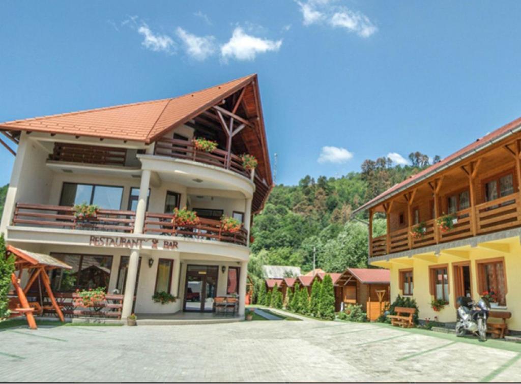 Csatari Pensiune Praid Exterior photo