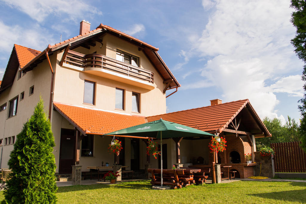 Csatari Pensiune Praid Exterior photo